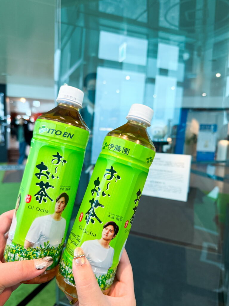 歷史性 50_50 紀念球,由臺灣企業家以新臺幣 1.4 億元天價購入後無償出借,成為展覽焦點