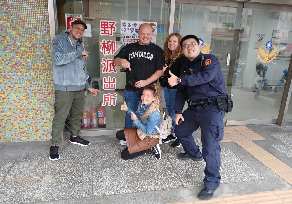 遺失手機心超慌 警協助尋回法籍遊客大感謝 220 248250118a03