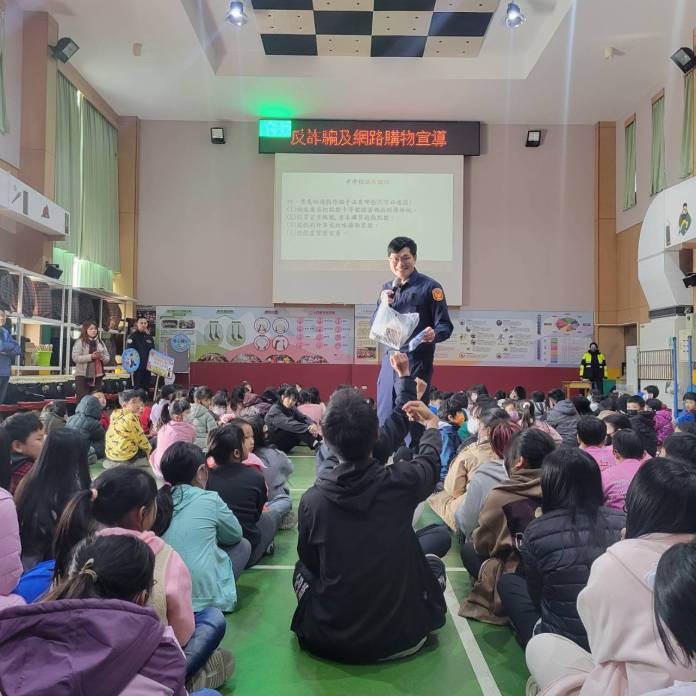 寒假將至!大園警前進校園宣導交通與反詐觀念 59 323102 0