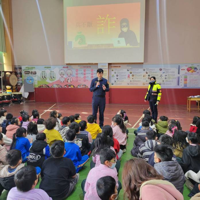 寒假將至!大園警前進校園宣導交通與反詐觀念 60 323104 0