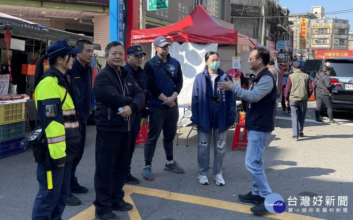 桃園分局在農曆春節前，針對轄區宮廟、百貨、車站等處所期前會勘，協調加派義交、保全等人力協助維護交通秩序。