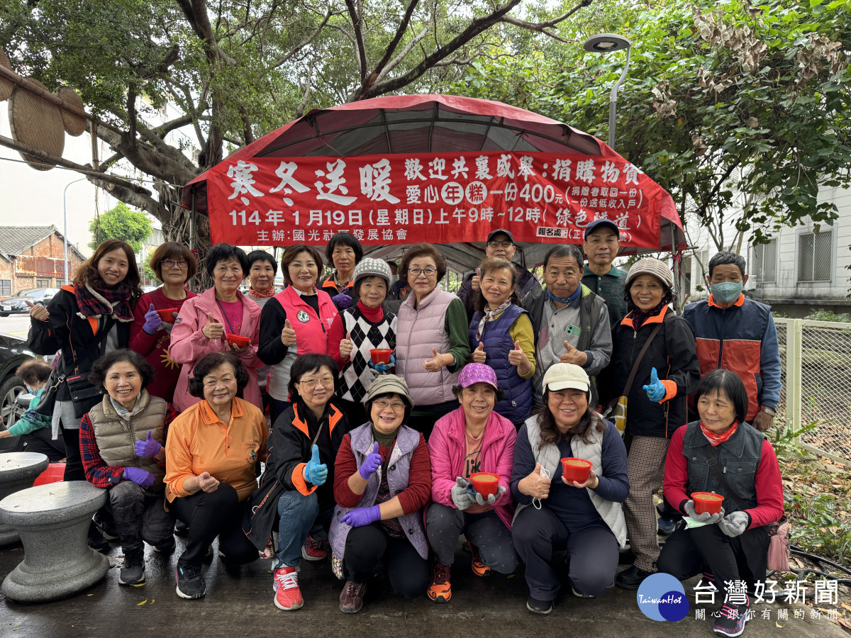 中市國光社區起大灶 捲袖炊年糕送弱勢