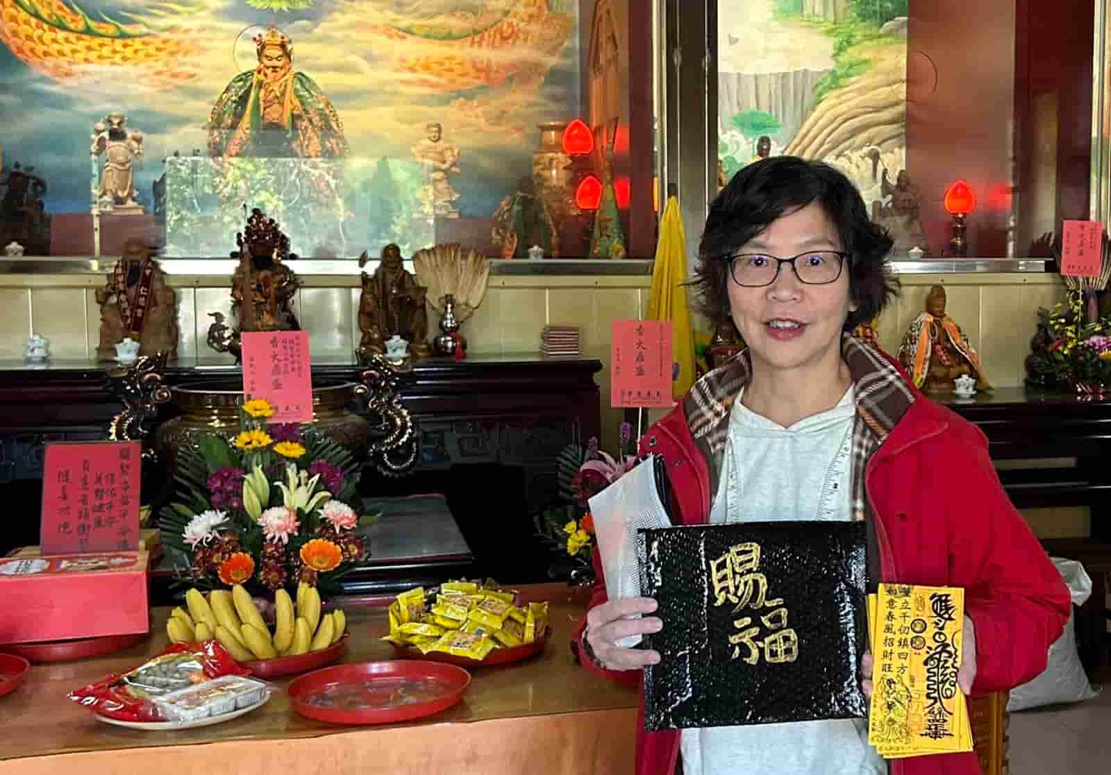登記參選民眾黨主席的前立委蔡壁如在臉書曬廟宇祈福照,引發討論。翻攝蔡壁如臉書