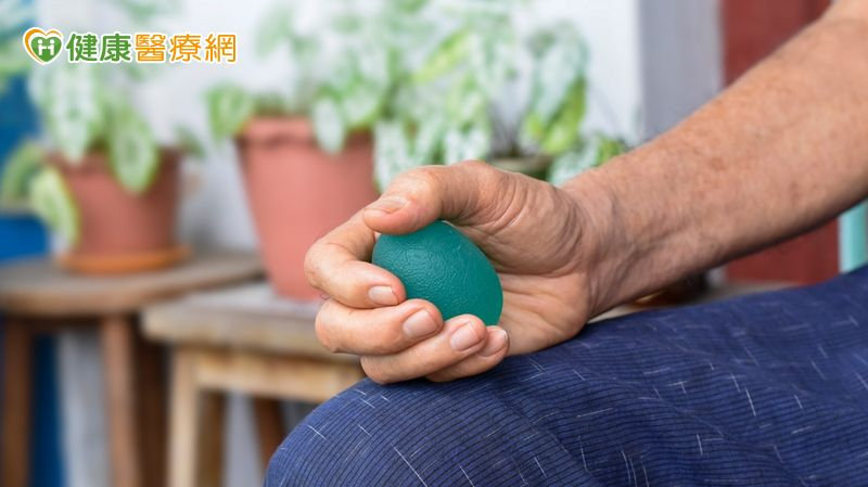 中風後手部功能恢復特別慢! 智能「機械手」讓復健更有力