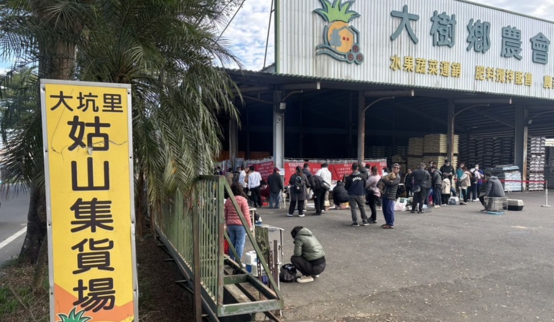 偏鄉巡迴犬貓絕育活動新春前開跑 首場大樹區姑山倉庫 鄉親攜毛孩汪福到