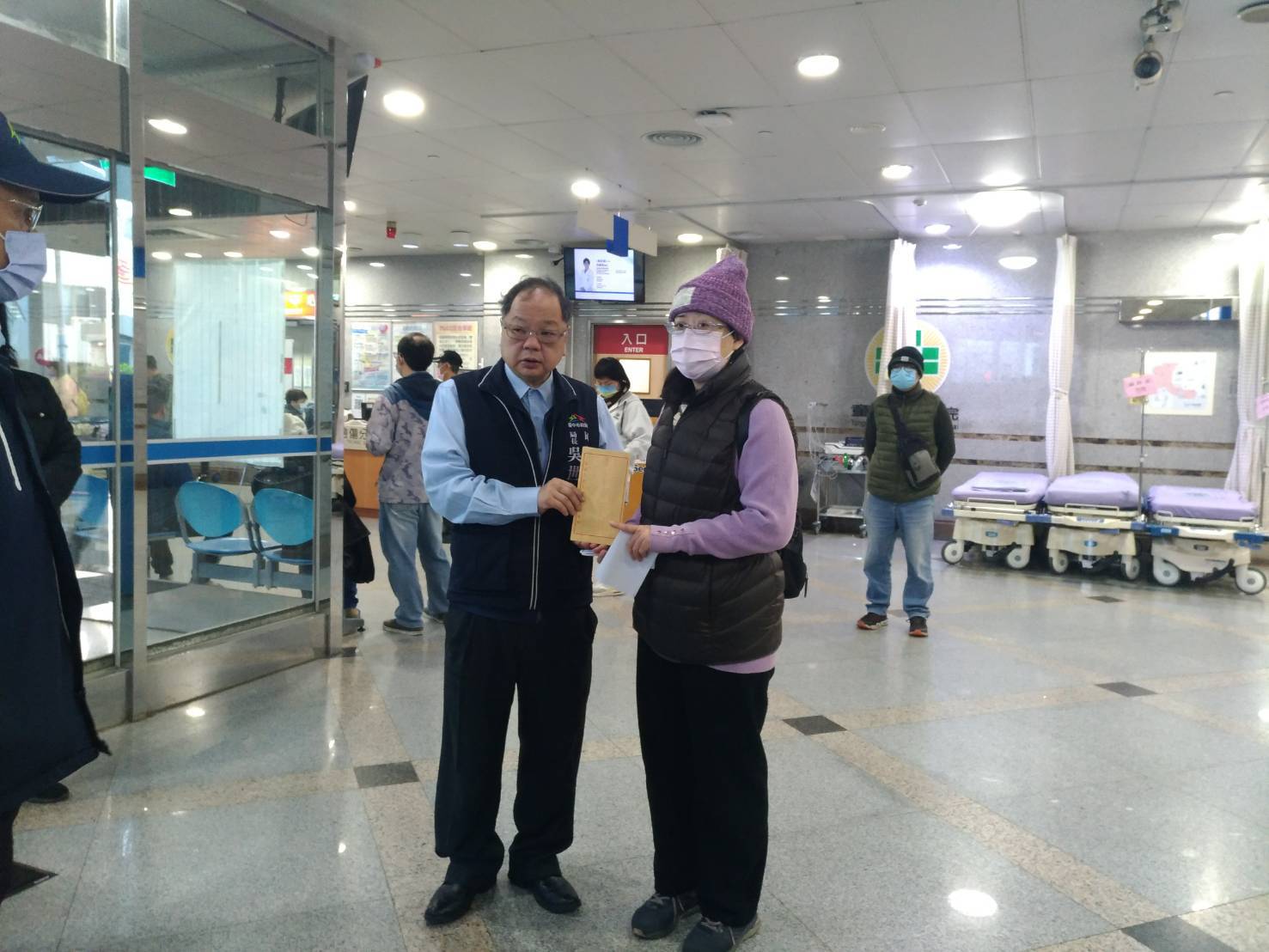 台中沙鹿民宅火災　民政局長代表市長慰問：市府會盡全力協助度過難關
