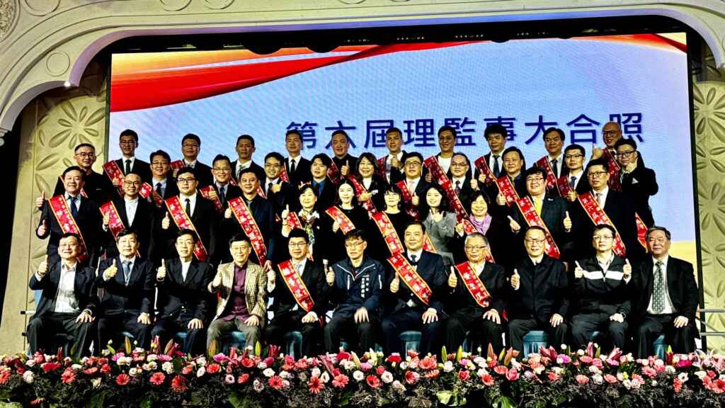 ▲台中市政府教育局長蔣偉民與台中補教協會新任的第六屆理監事合影。（記者林明佑翻攝）
