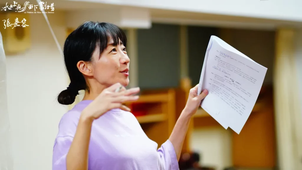 演員潘奕如排練衝浪的水