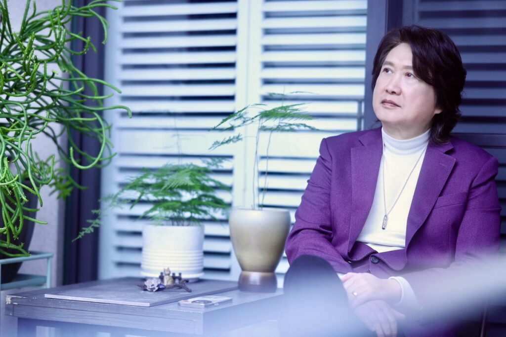 持續辦演唱會則是為了証明自己還不到需要別人讓座的年齡。