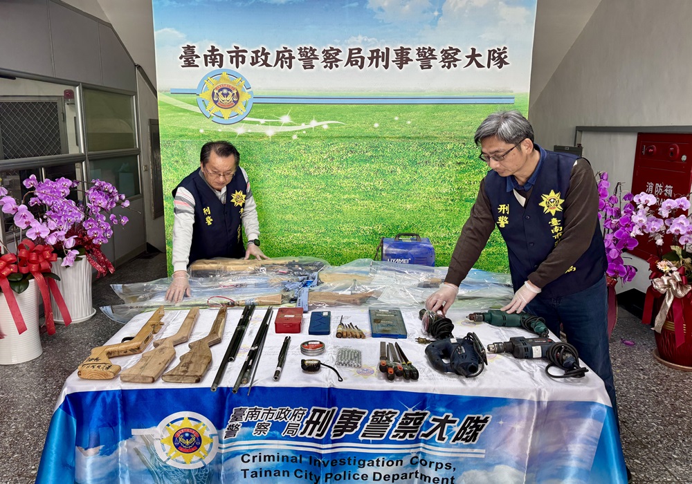 從小對槍枝改造有興趣 上網自學、買零件遭台南警移送 208 248250119a04