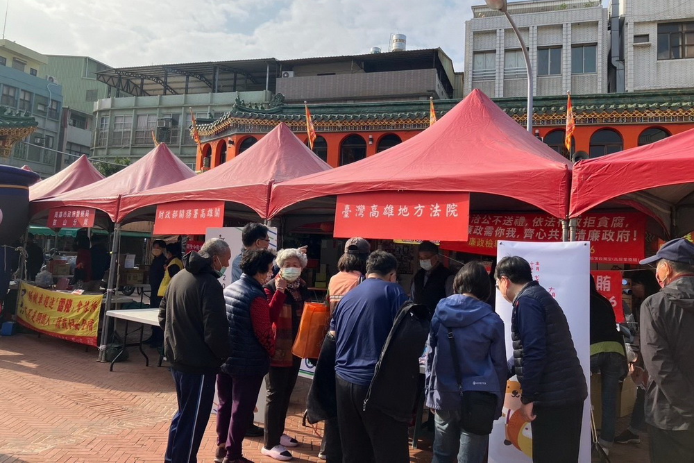 高雄地院攜手港務公司 共推春聯送福廉政宣導 202 高雄地院攜手港務公司 共推春聯送福廉政宣導 201