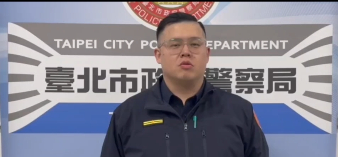 萬芳派出所所長許振瑋提醒,詐團常以「高獲利」「穩賺不賠」等話術迷惑民眾,進一步誘使受害者投入資金。(記者 黃荷琇翻攝)