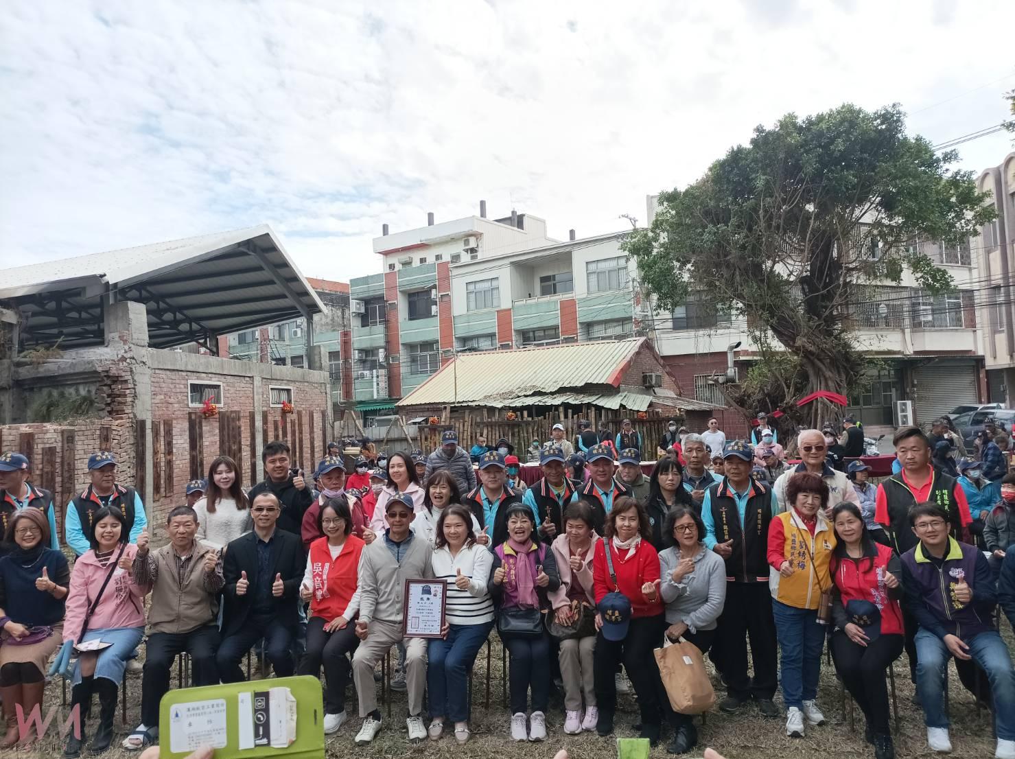 (有影片)/台商陳忠井捐地建「澤世容園」 保留百年老榕見證埔鹽情緣 - https://www.watchmedia01.com