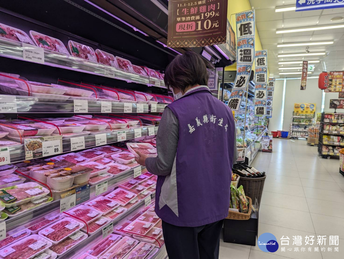 嘉義縣衛生局至賣場、超市、傳統市場等販售通路抽驗年節食品，118件產品全數合格／嘉義縣府提供