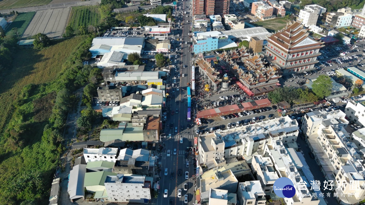 114年春節連續假期，雲林縣警察局針對各大景點、主要道路及國道交流道規劃一系列交通疏導及管制措施，並提供接駁服務及夜間國道免收費優惠／雲林縣警局提供