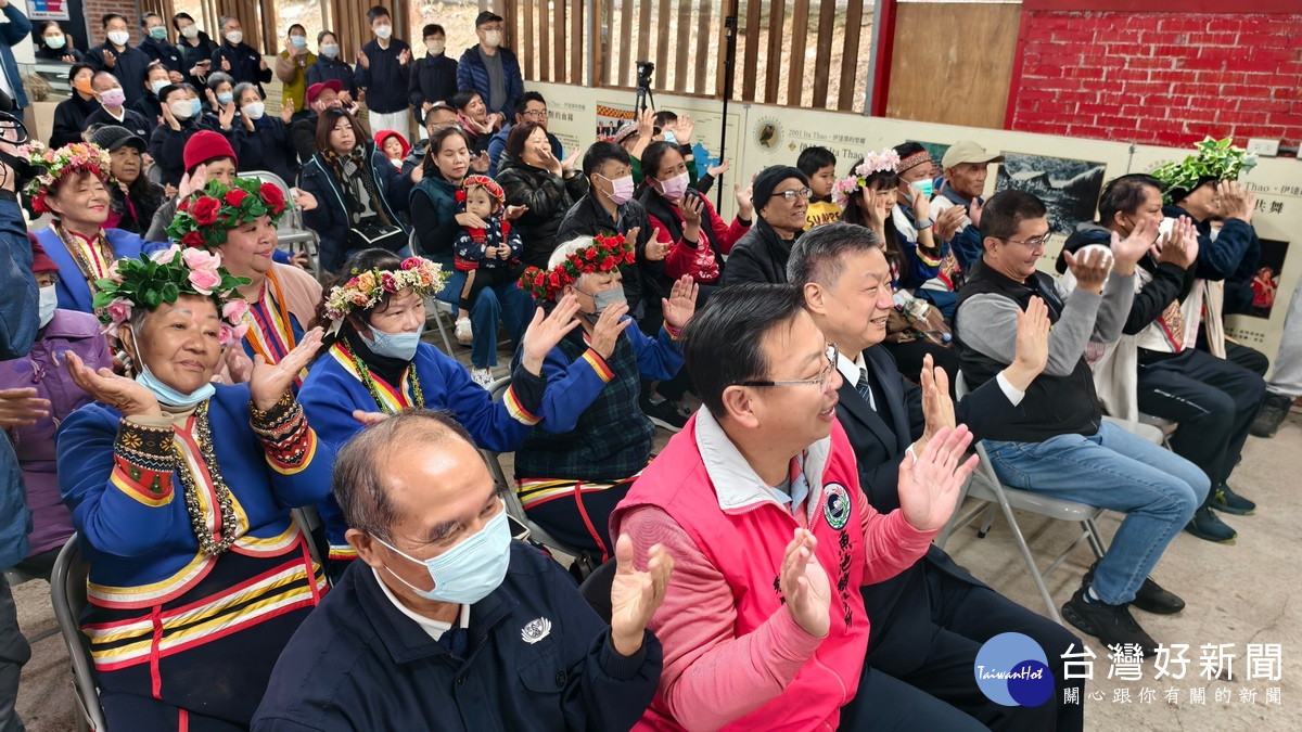 感恩祝福會中住戶以邵族杵音演奏。(圖為慈濟基金會提供)