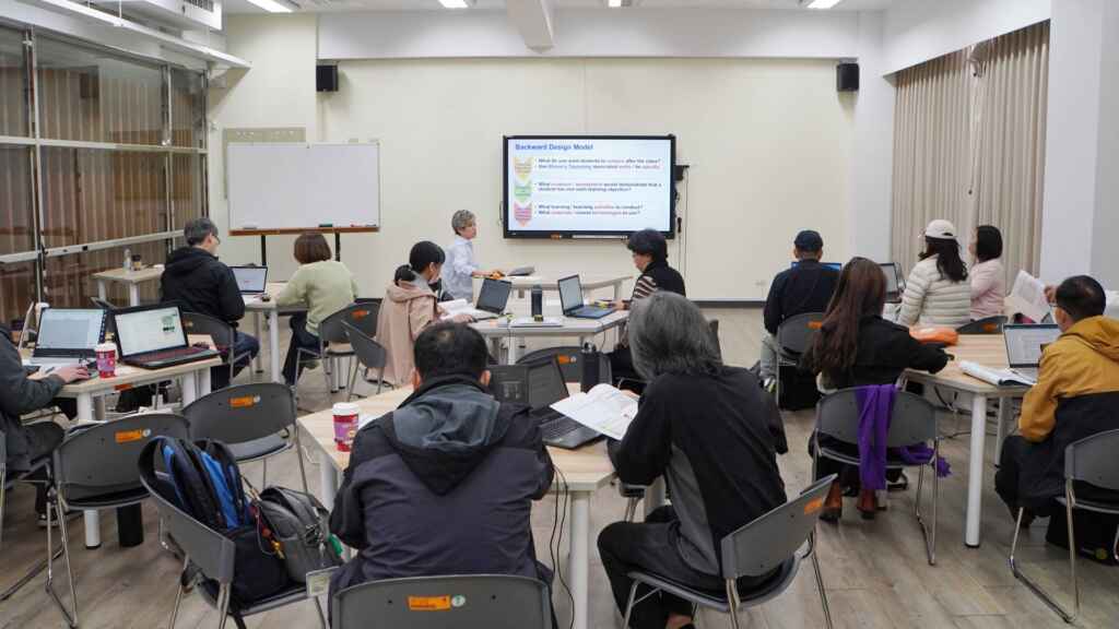 ▲大葉大學透過EMI精進教學實務工作坊，協助老師提升英語教學技巧。（記者林明佑翻攝）