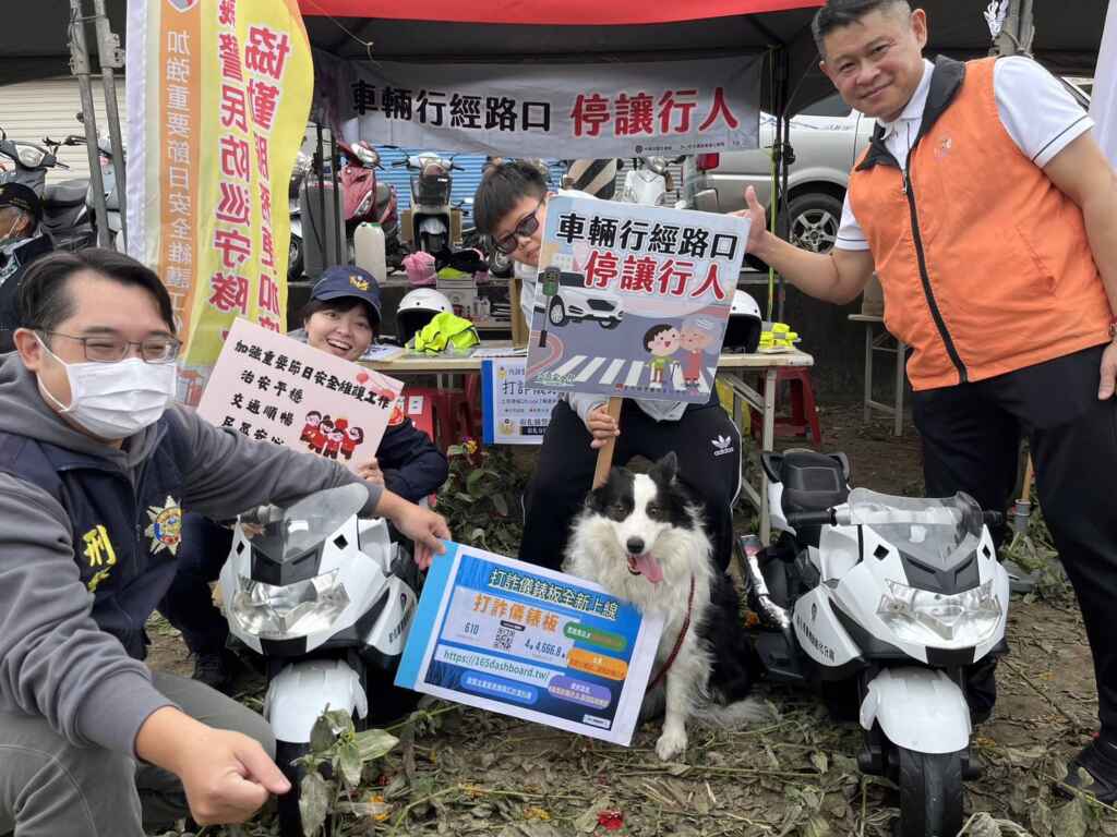 ▲彰化警分局設攤宣導交通安全、反詐騙、廉政及加強重要節日安全維護工作。（記者林明佑翻攝）