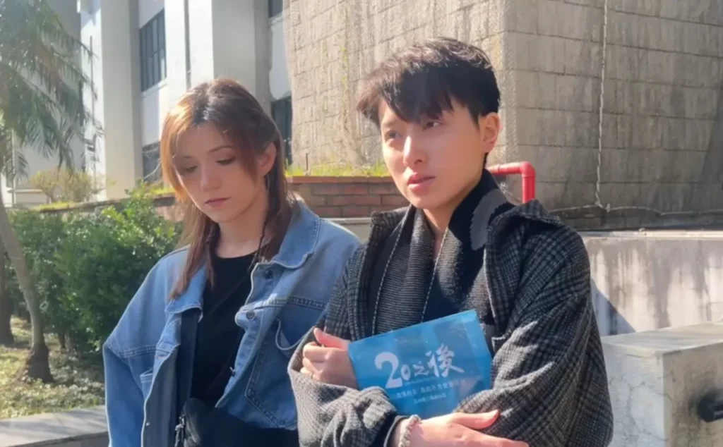 鄭靚歆與其妻出庭審視整復影片(記者林志毅拍攝)