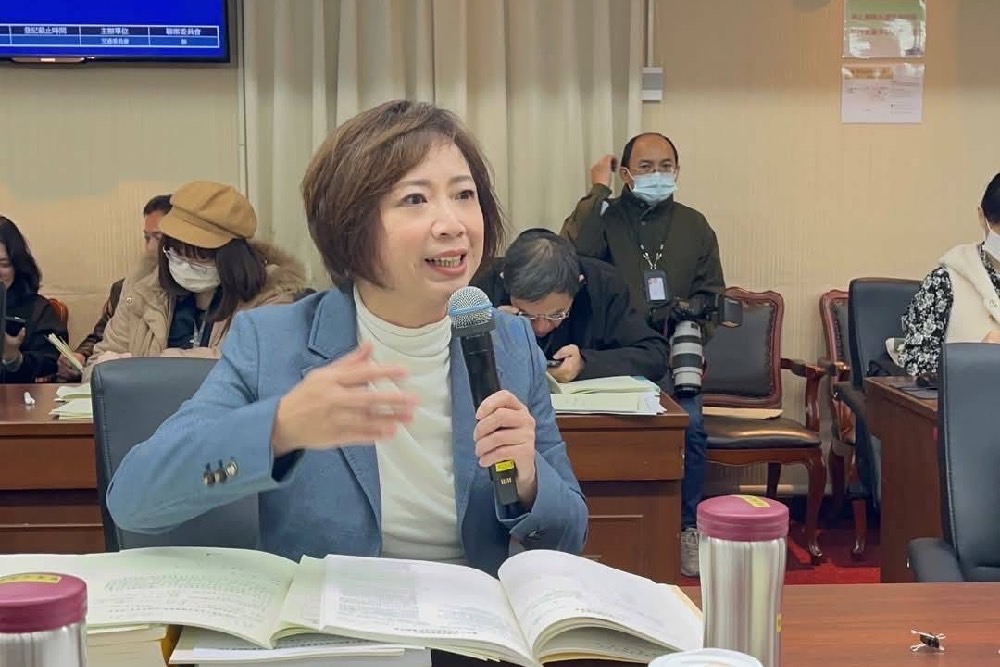 727件預算案馬拉松式表決 何欣純:藍白惡意粗暴砍殺國家預算 212 727件預算案馬拉松式表決 何欣純:藍白惡意粗暴砍殺國家預算 211