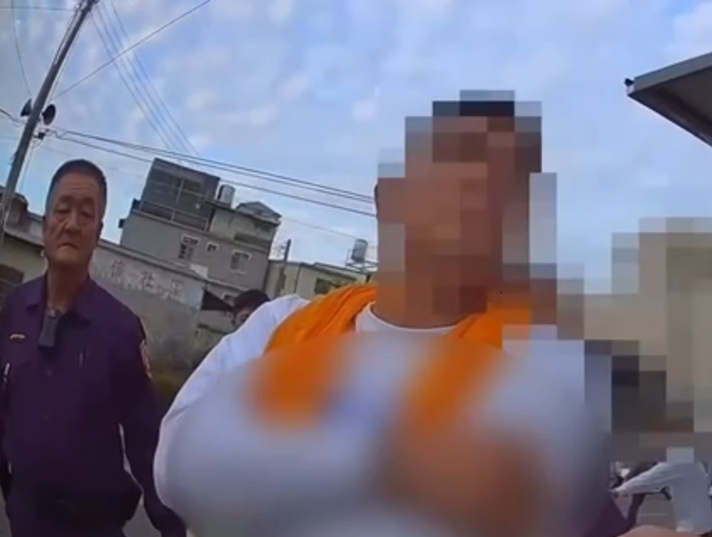跟著神明遶境 30歲男半路躲屋簷拉K被逮 218 cnews204250120a04