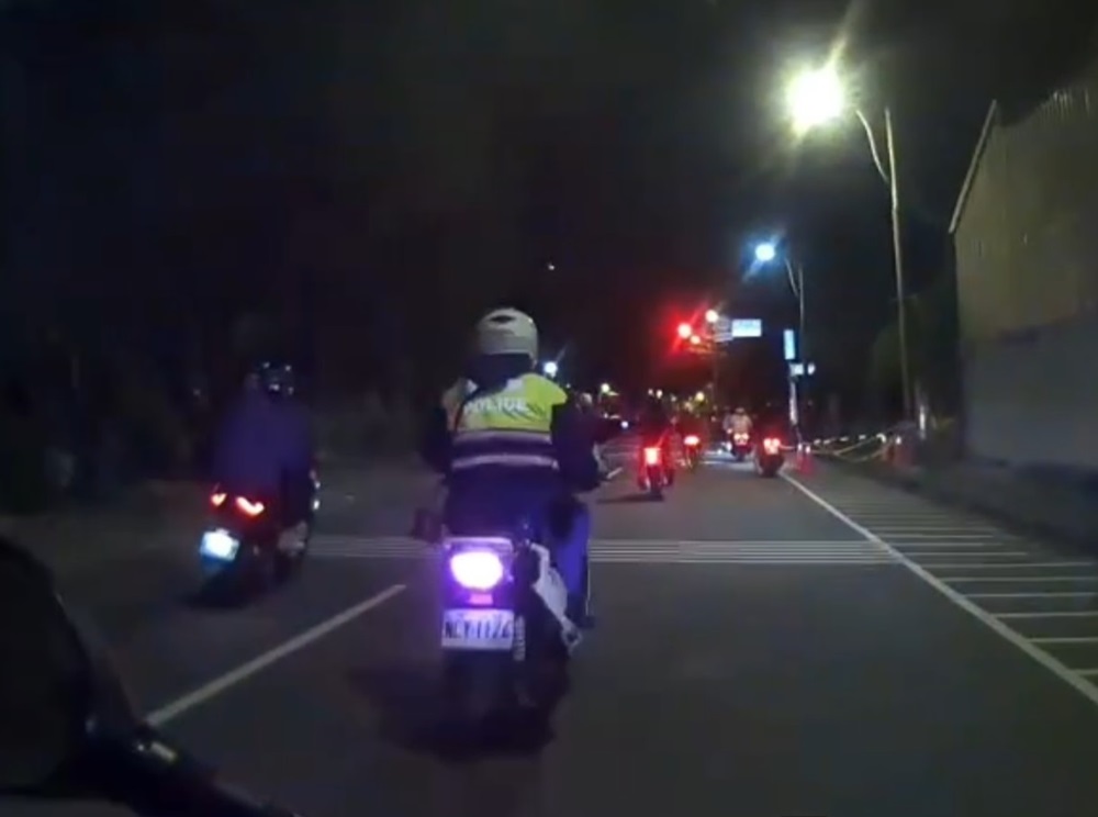 騎士深夜聚集涉飆車擾鄰 警追查舉發10機車車主 216 cnews204250120a05
