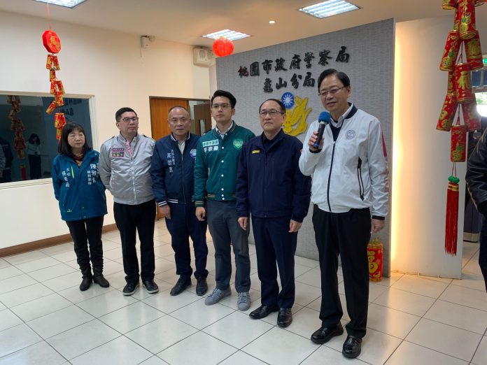 春節連假守護民眾安全 張善政贈禮慰勞龜山警力 67 S 373530663 scaled