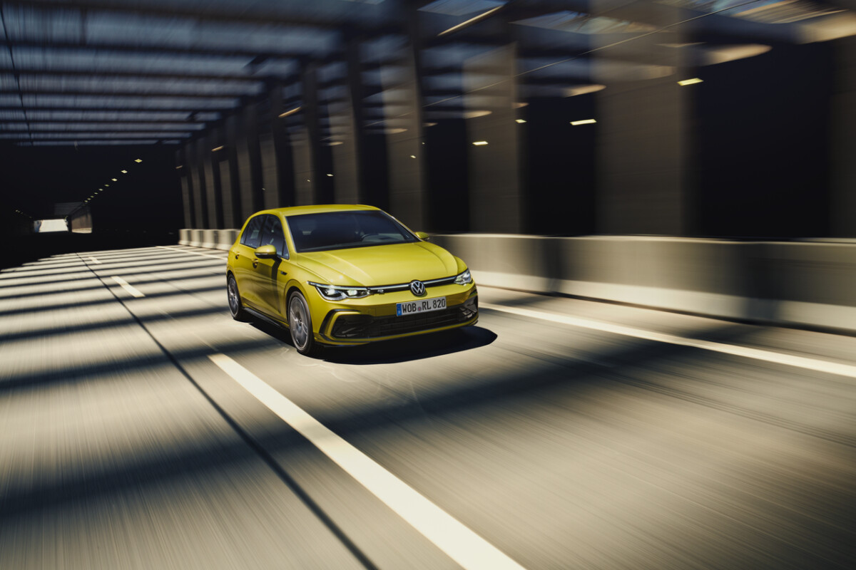 ▲2024年Volkswagen The Golf車系締造年度銷售佳績,占全級距總體20%,獲得中型掀背車級距冠軍寶座,相較去年成長超過三成,彰顯其無可撼動的市場地位。(記者劉嘉菲翻攝)
