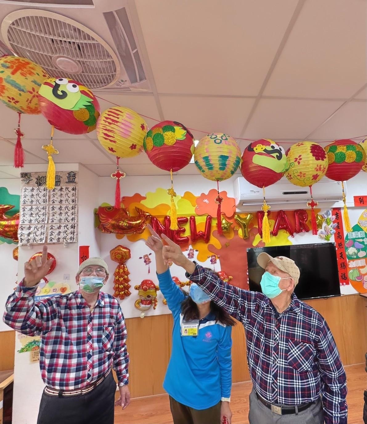 伸港秀和苑弄獅慶年 長者手作春聯窗花 打造暖心年味 - https://www.watchmedia01.com