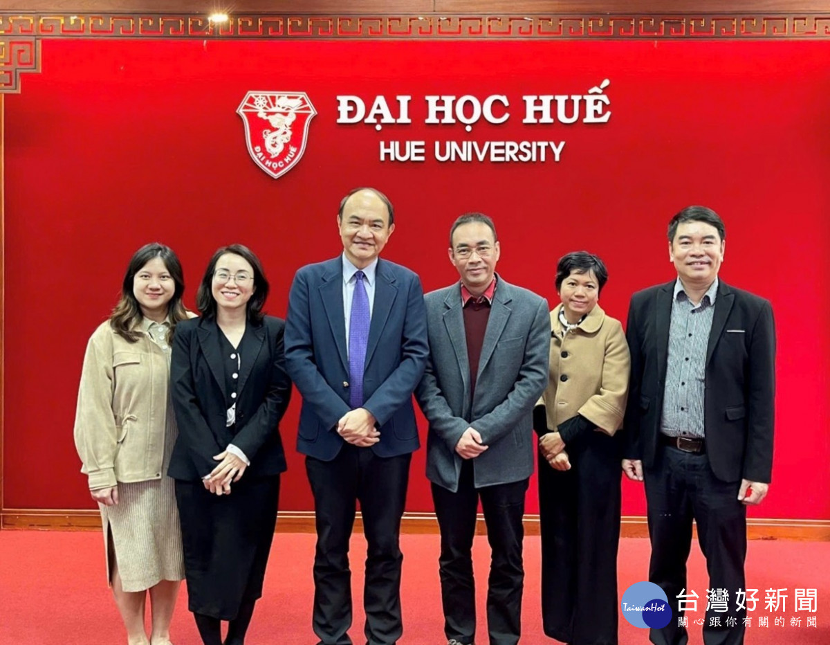徐澤志副校長(左三)拜會順化大學