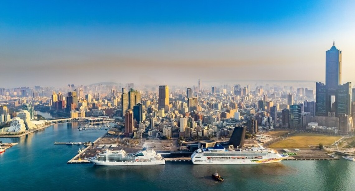 高雄港旅運中心再締紀錄 璽寶安可號與挪威天空號首航雙輪同抵高雄港