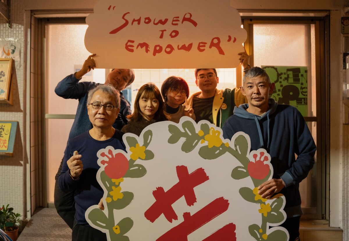 七盞茶捐出愛心物料給社團法人台灣芒草心慈善協會。（香香澡堂Pon Pon提供）
