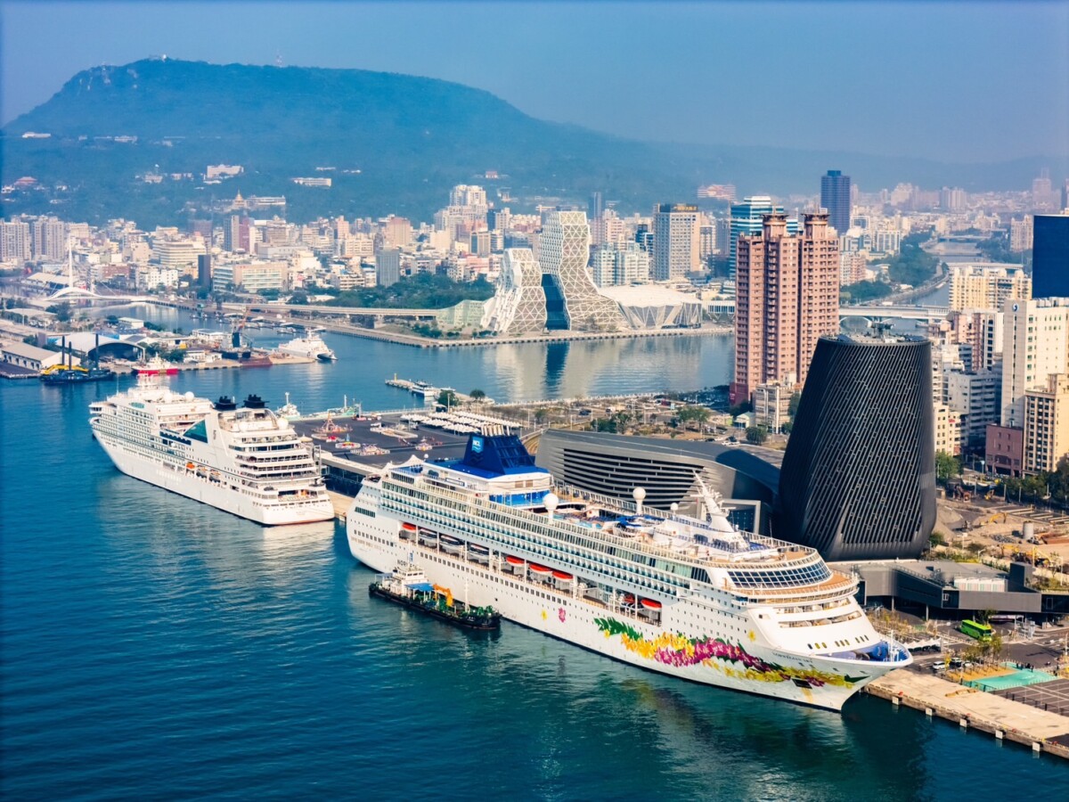▲高雄港旅運中心接待璽寶郵輪安可號(Seabourn Encore)與挪威郵輪天空號(Norwegian Sky)(港務公司提供)