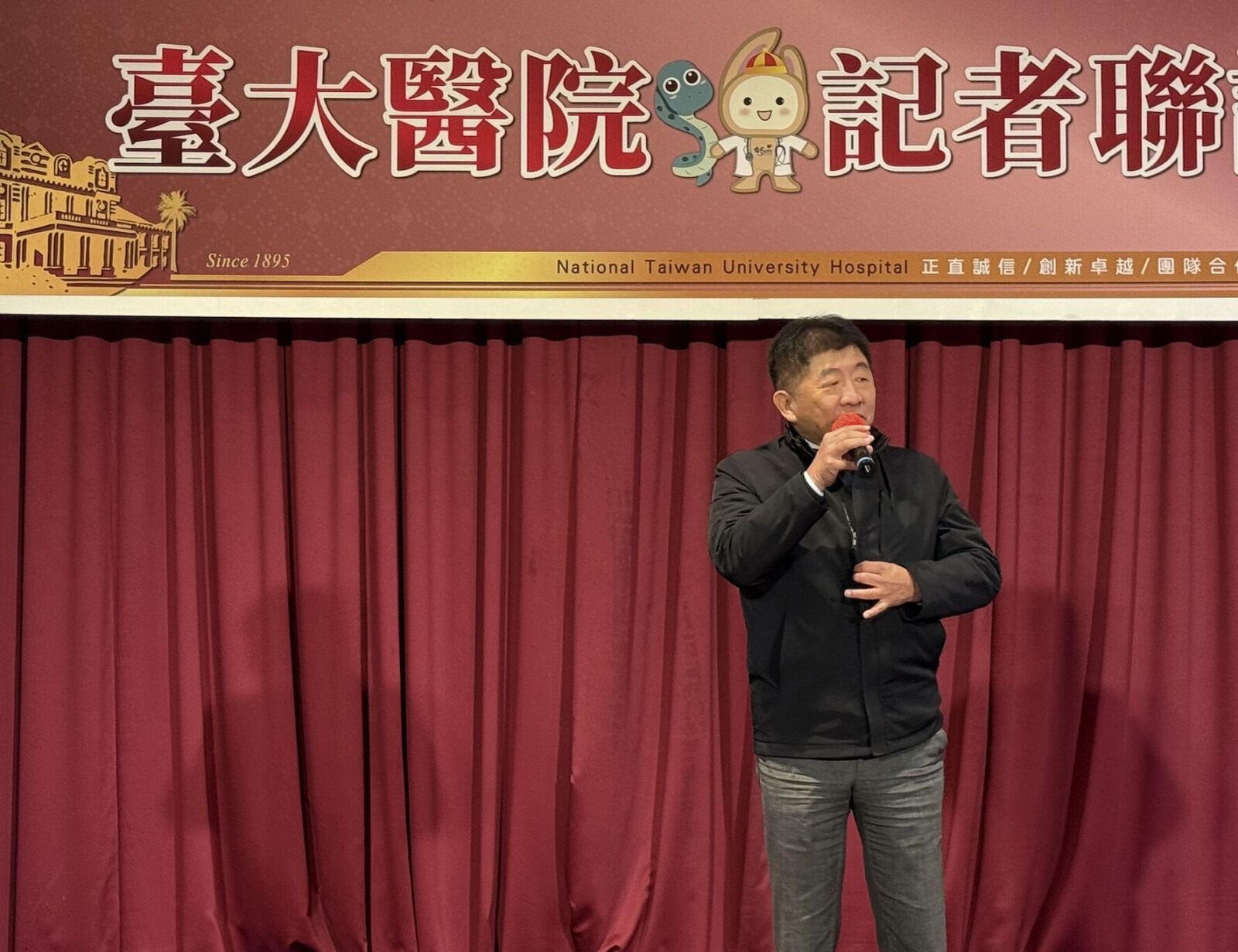 藍白提案要砍光他薪水 陳時中再發聲:已超過政黨競爭範疇 246 藍白提案要砍光他薪水 陳時中再發聲:已超過政黨競爭範疇 245