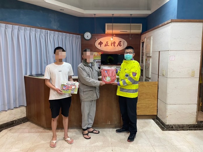 他洗澡到一半心肌梗塞發作 大溪消防分隊專業處置成功搶命 64 S 11739193 0