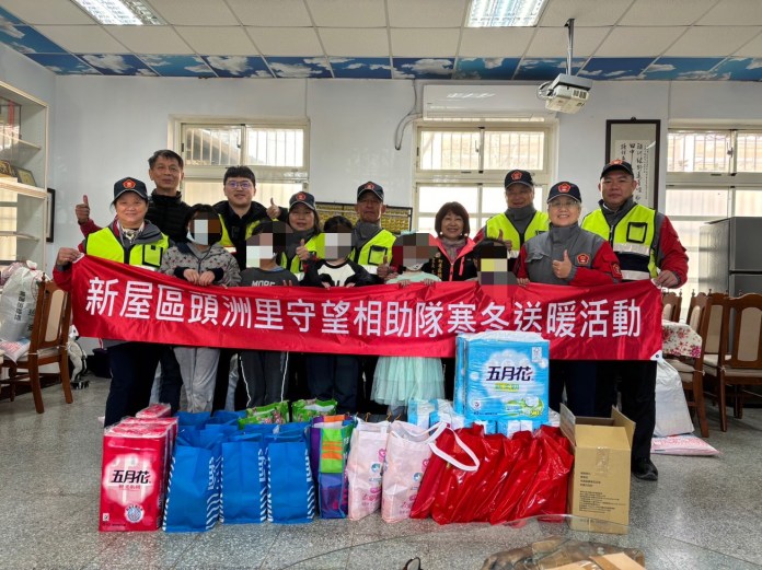 楊梅警春節前夕送溫暖 攜手民間團體助弱勢過好年 66 S 72392785 0