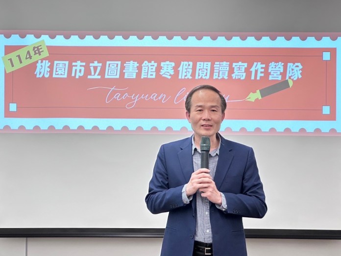 桃市圖舉辦閱讀寫作營隊 學童收穫滿滿 74 劉仲成在致詞中提醒學員,「閱讀」與「興趣」結合,才能充滿源源不絕的活力與能量。