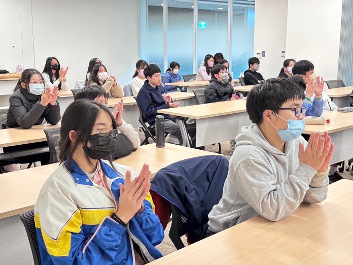 桃市圖舉辦閱讀寫作營隊 學童收穫滿滿 75 「 i Life生活智慧AI美語營」今日在市圖總館正式開營。