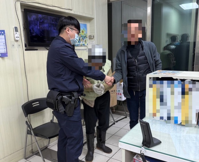 失智翁偷溜出門被通報失蹤 楊梅警在這找到他 66 S 72417347 0