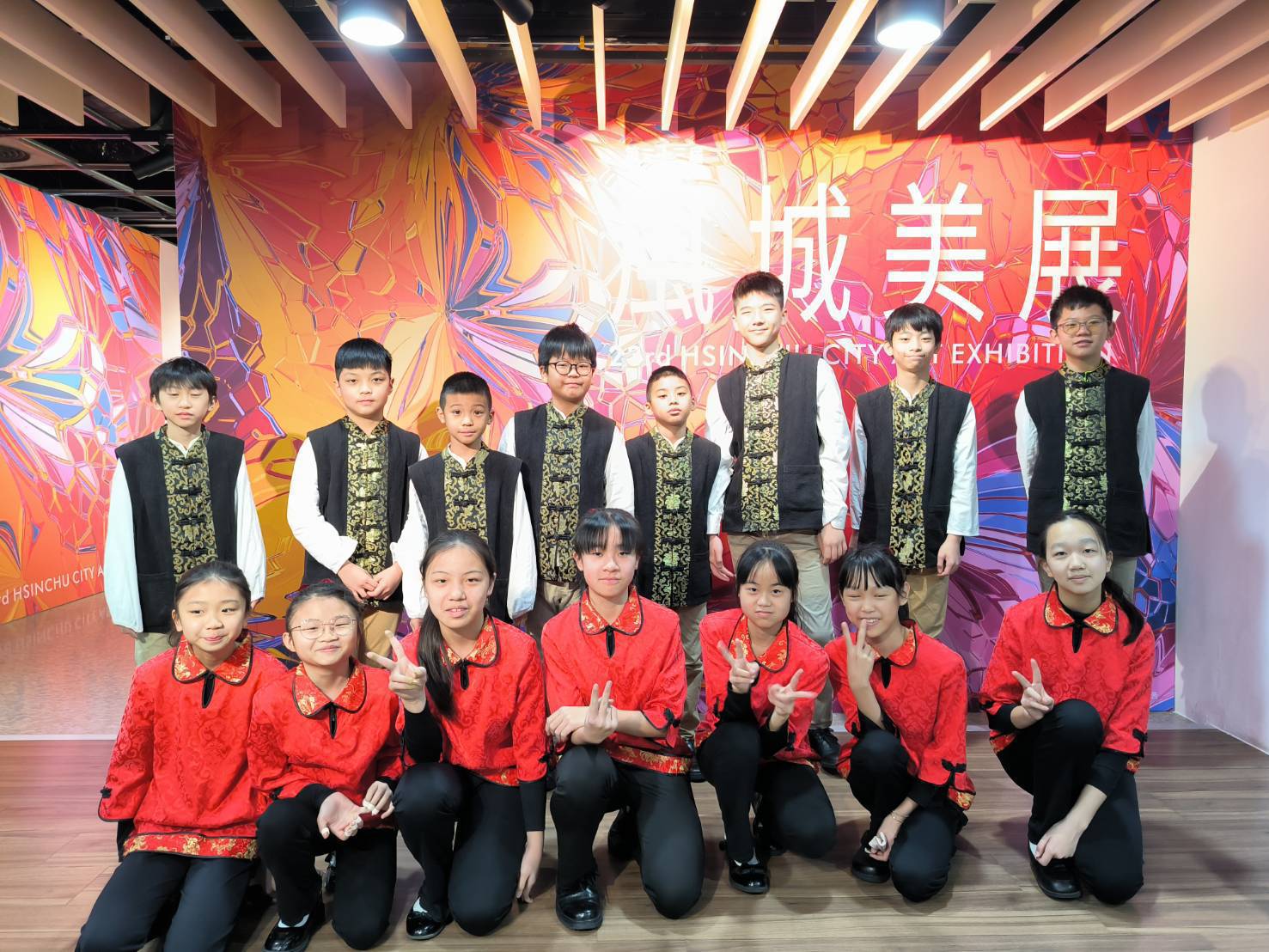 水源國小絲竹國樂團演奏--沙漠玫瑰,為風城畫展藝饗宴增添年味。(圖/記者黃溎芬翻攝)
