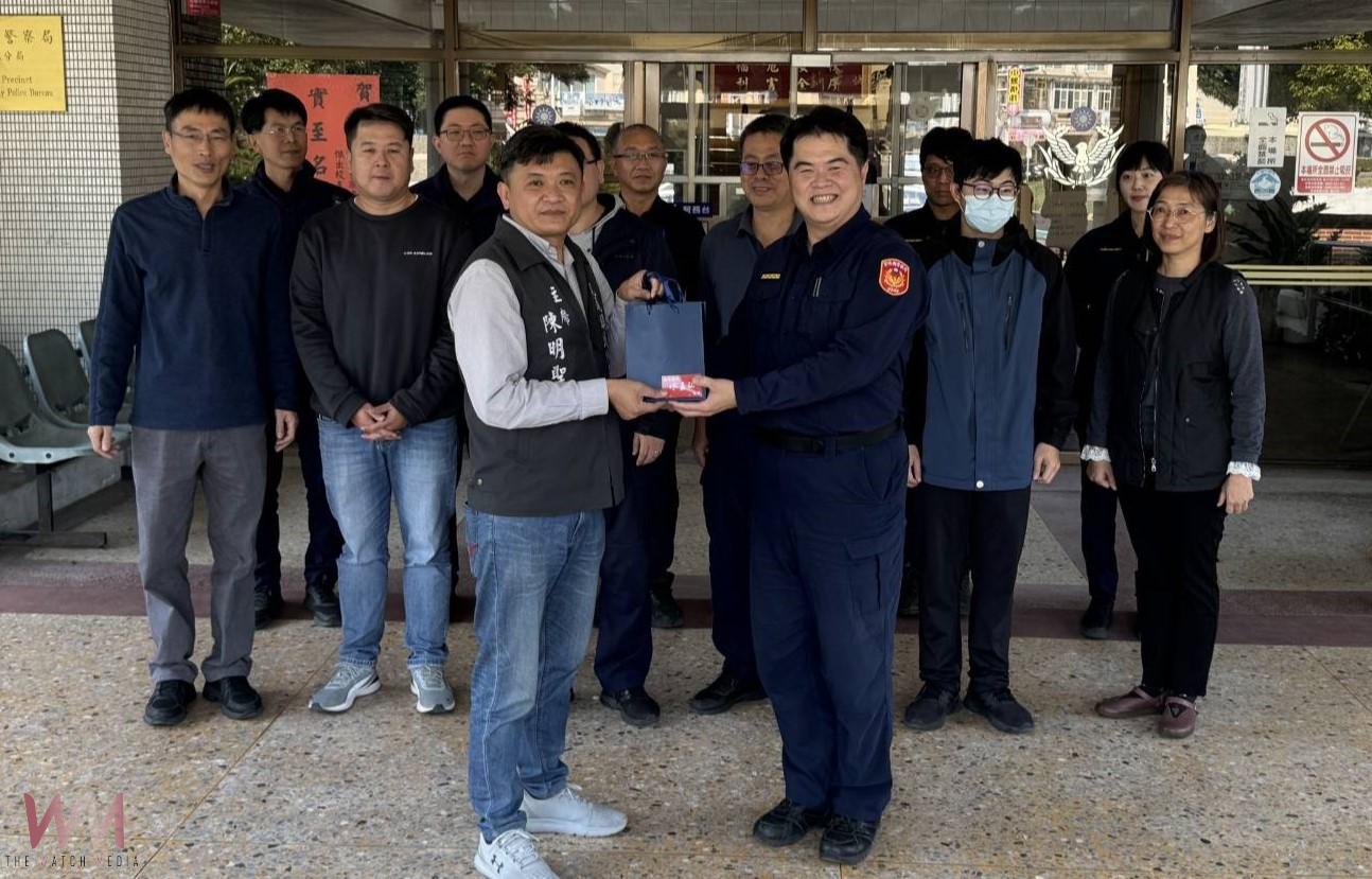 虎尾警春節守護全力以赴 虎尾鎮長發發紅包慰勞執勤警員 - https://www.watchmedia01.com