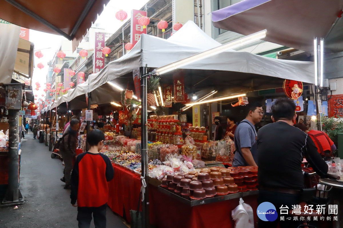 南投市多年來不曾封街舉辦年貨大街。(記者扶小萍攝)