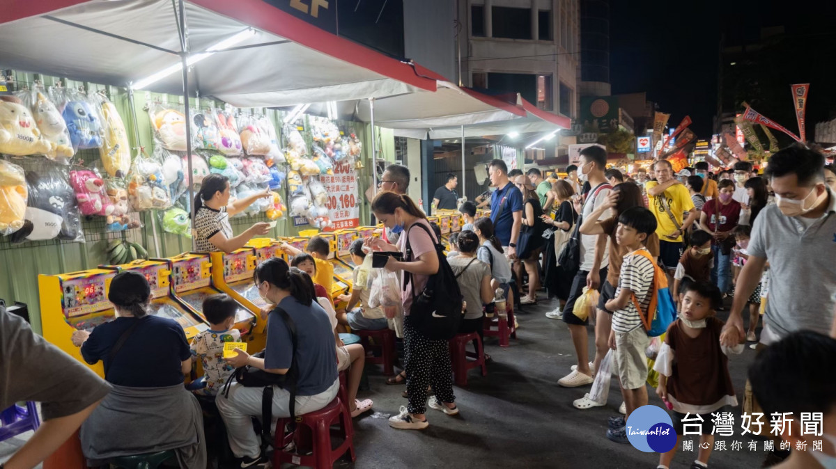 因應農曆春節期間遊客人潮,嘉義市府自1月25日起至2月2日止,針對夜市區域提前進行車輛管制/嘉義市府提供