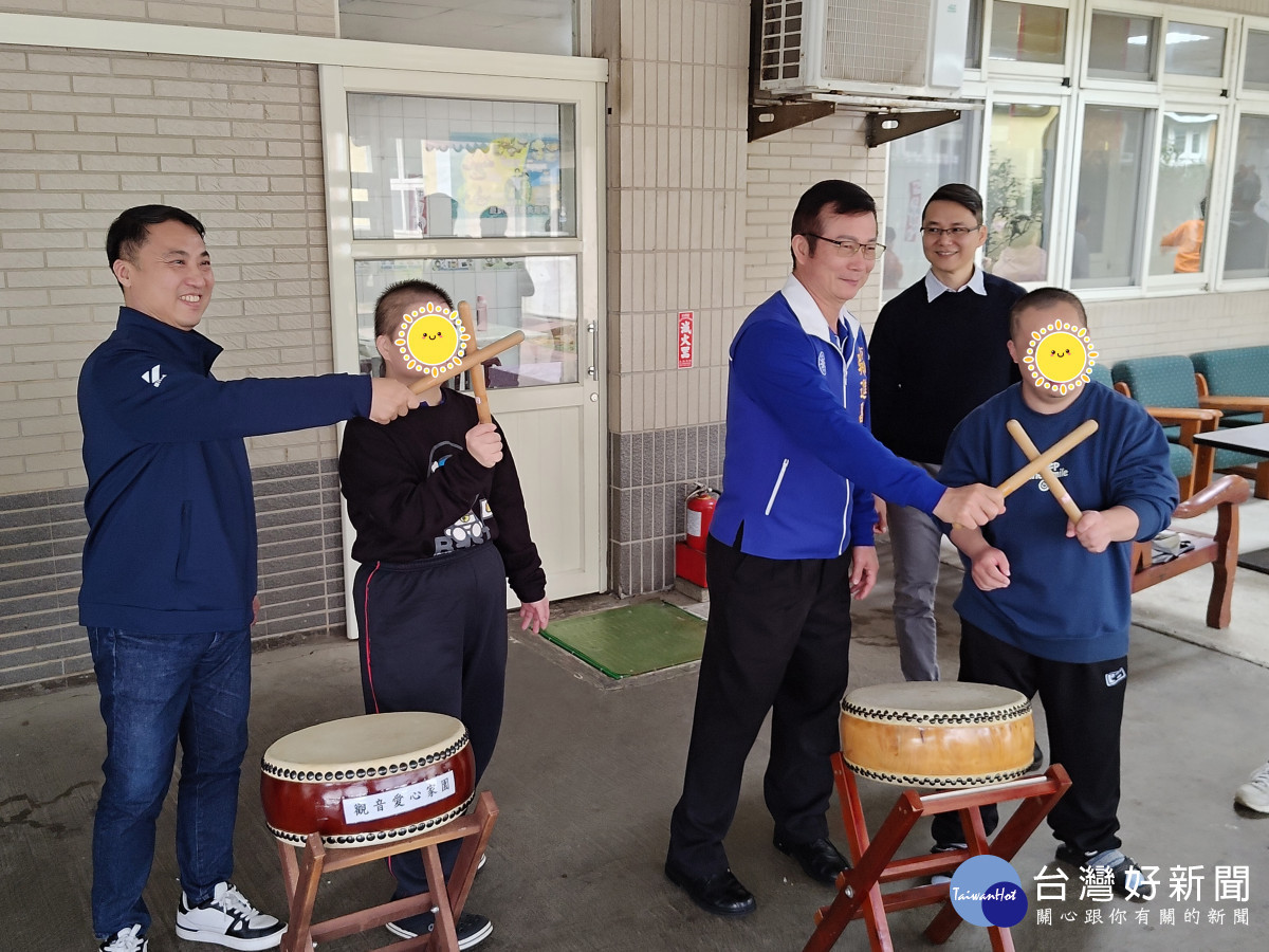立委涂權吉率團參訪「觀音愛心家園」, 用行動支持在地身心障礙者。<br /><br />