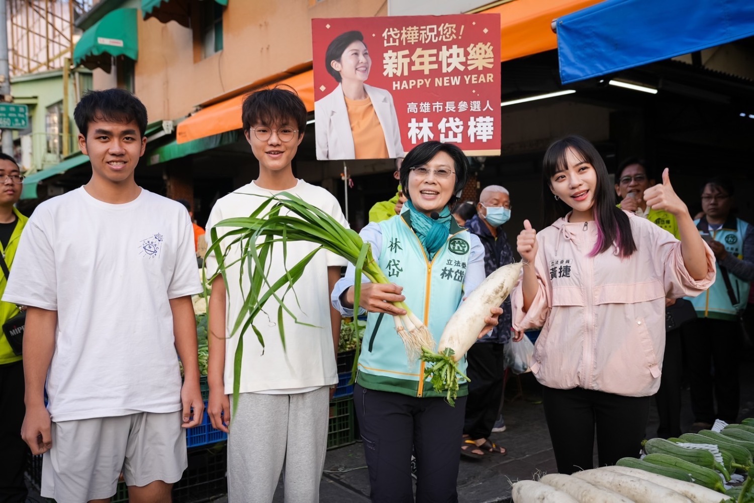 反癱瘓救台灣，林岱樺與黃捷赴內惟市場宣講