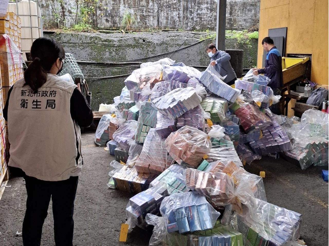 6萬條走私加熱菸遭銷毀 彭華幹:錯失3108萬元菸捐菸稅 232 cnews124250122a01