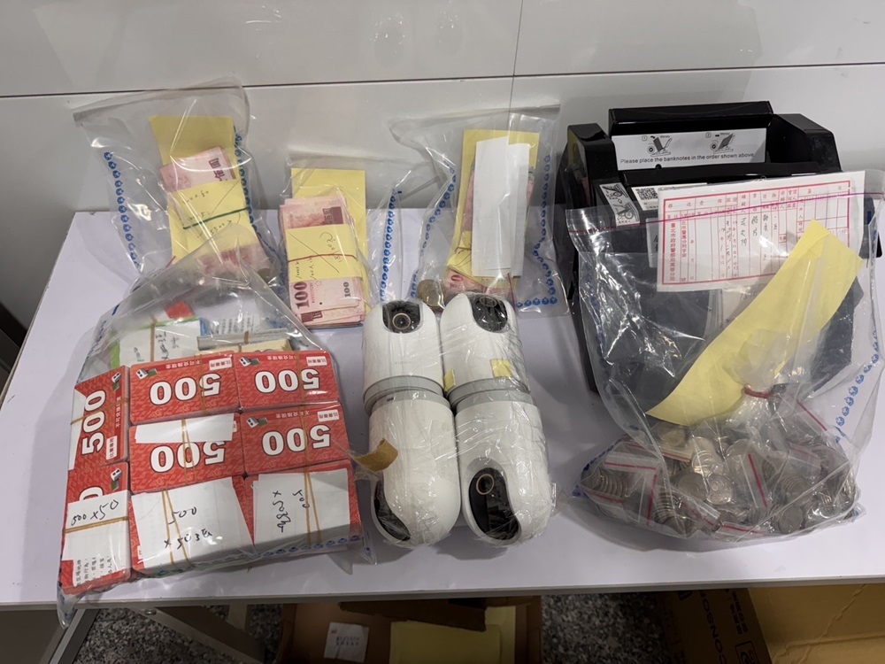 休閒棋牌社掛羊頭賣狗肉 萬華警破獲百人賭場 218 cnews204250122a06