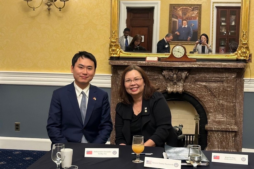 訪美團拜會參眾兩院 陳冠廷:台灣矽盾價值獲美方高度肯定 204 訪美團拜會參眾兩院 陳冠廷:台灣矽盾價值獲美方高度肯定 203