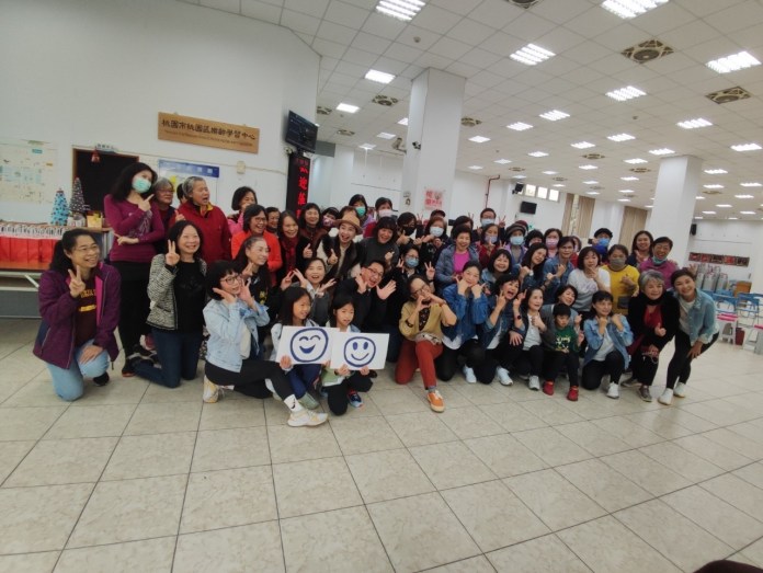 桃園區樂齡學習中心結合動保觀念 讓長輩活到老學到老 72 S 10166317 0