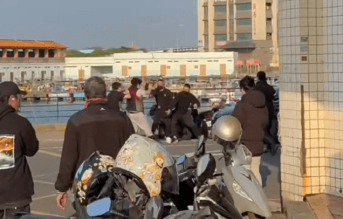 竹圍漁港出現球棒隊 大園警逮7男送辦 64 jfhjf